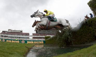 Grand National at Aintree - Horse racing QUIZ