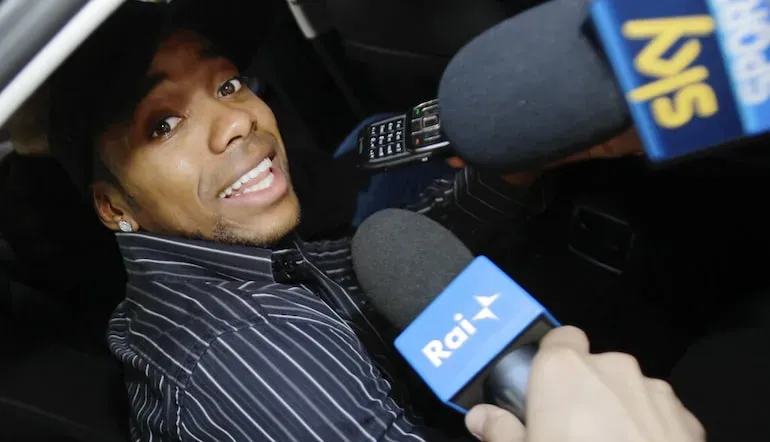 Robinho signs for Manchester City